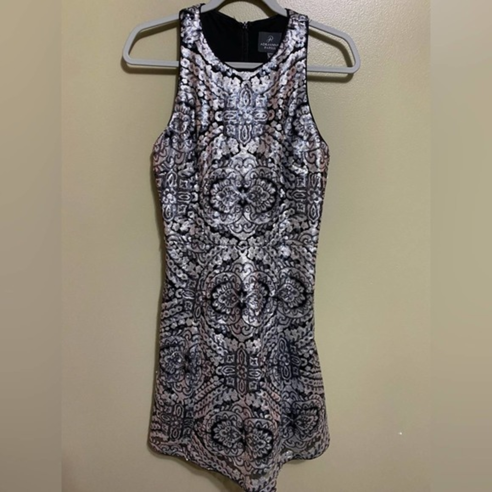 Adrianna Papell Silver Sequined Dress, Size 6‎
